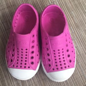 Pink size 6 toddler native shoes